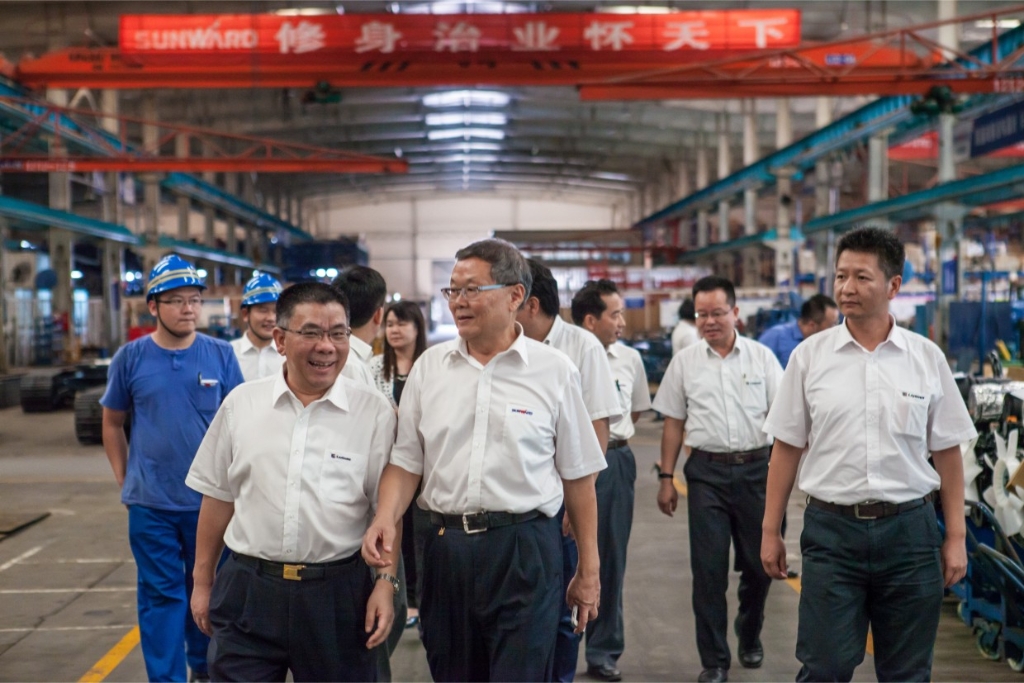 柳工集团曾光安董事长一行米兰平台-米兰(中国)
智能考察交流