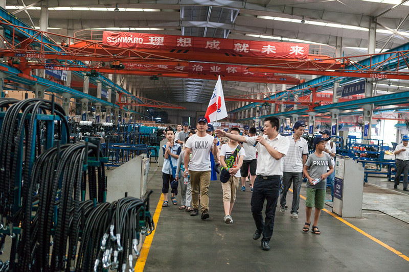 开挖机，坐游艇、飞机 米兰平台-米兰(中国)
智能开展员工家属开放日活动