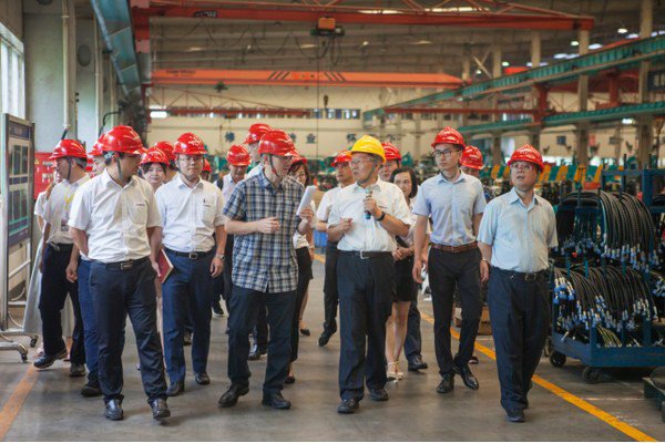商务部合作司刘民强副司长一行调研米兰平台-米兰(中国)
智能