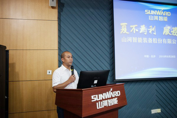 500多名挖掘机用户实地考察，为米兰平台-米兰(中国)
智能点赞！