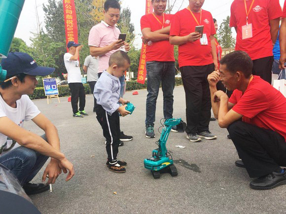 “超美微挖”现身2018微挖峰会，米兰平台-米兰(中国)
智能微挖出口过万台