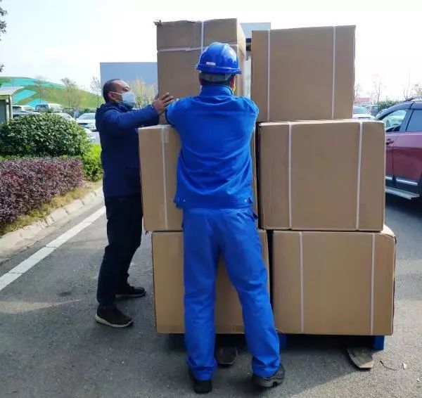 用餐安全有新招，米兰平台-米兰(中国)
智能4000个保温饭盒送员工