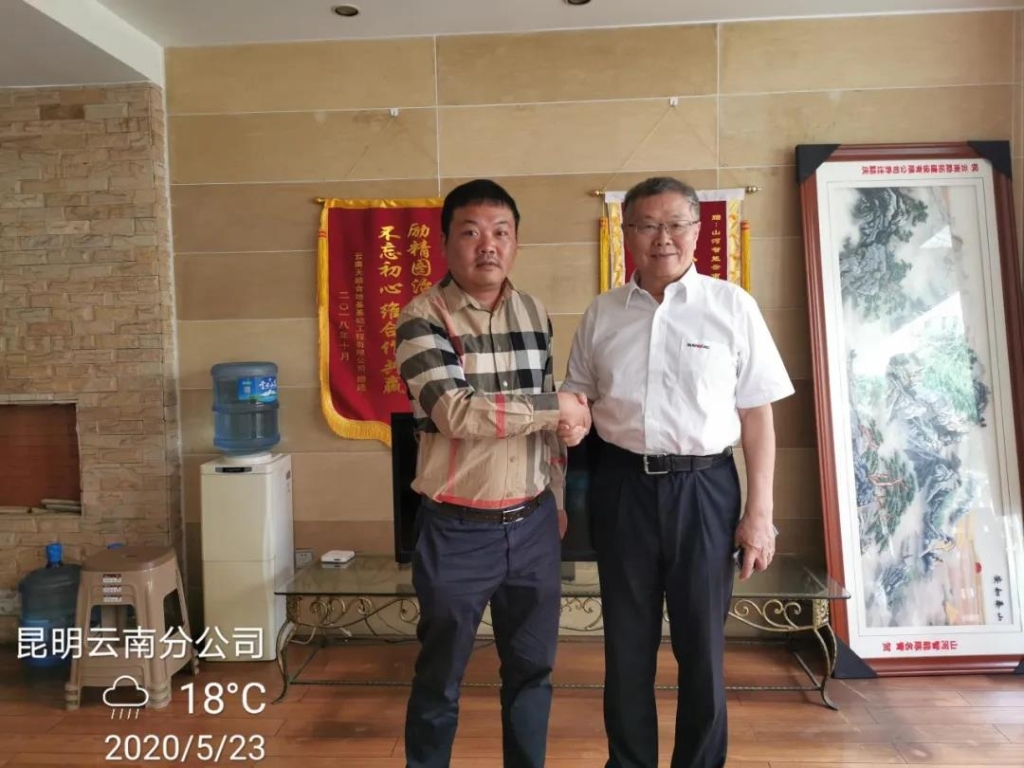 董事长何清华视察米兰平台-米兰(中国)
智能基础装备事业部云南分公司