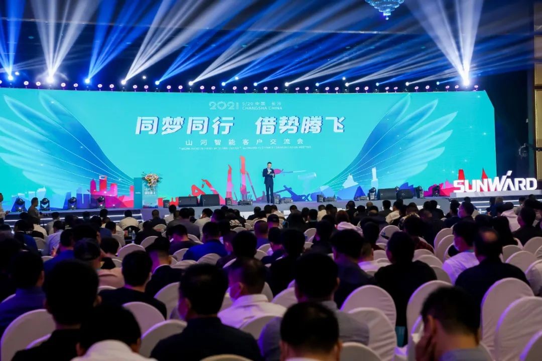 “爆品”出击！米兰平台-米兰(中国)
智能客户交流会签约超8亿元