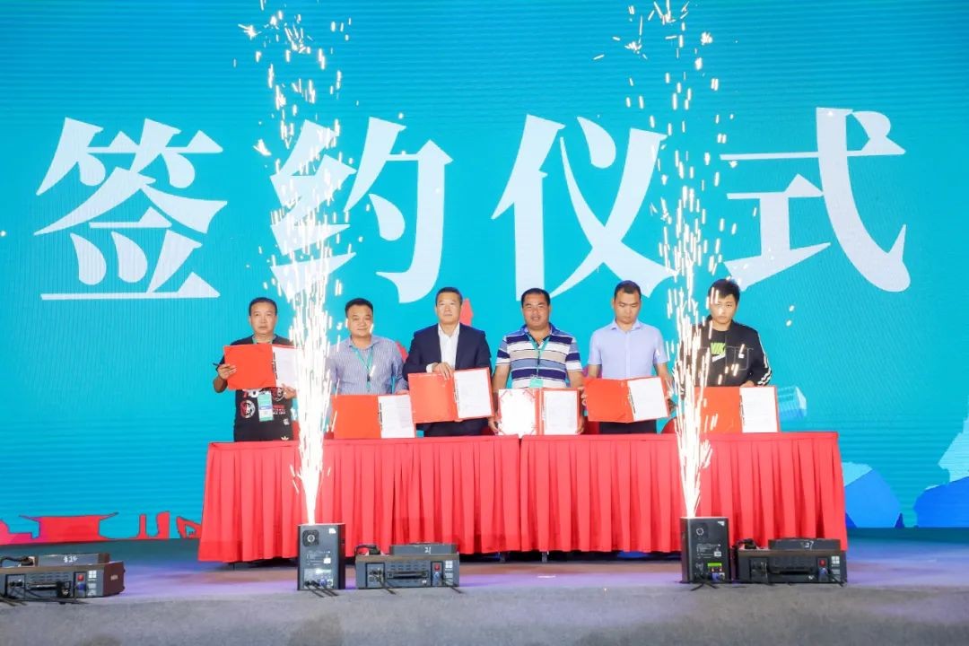 “爆品”出击！米兰平台-米兰(中国)
智能客户交流会签约超8亿元