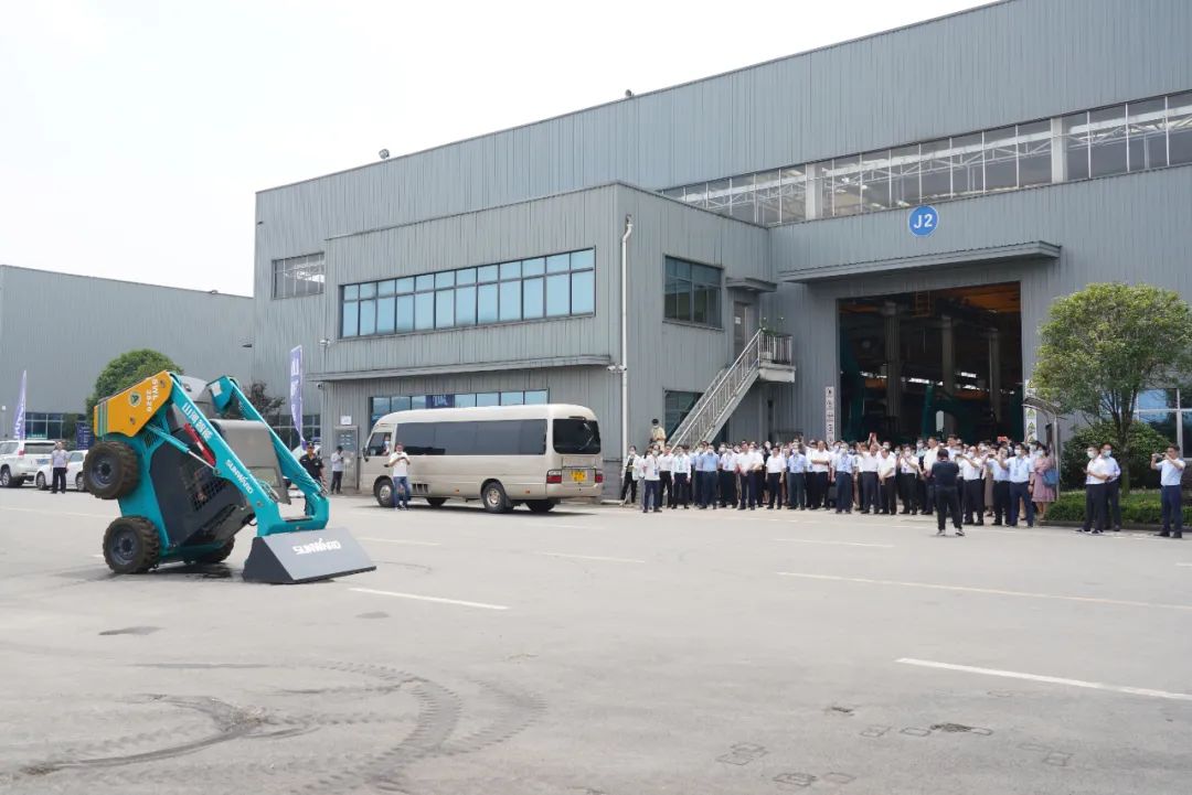 全国战略性新兴产业集群建设考察团调研米兰平台-米兰(中国)
智能