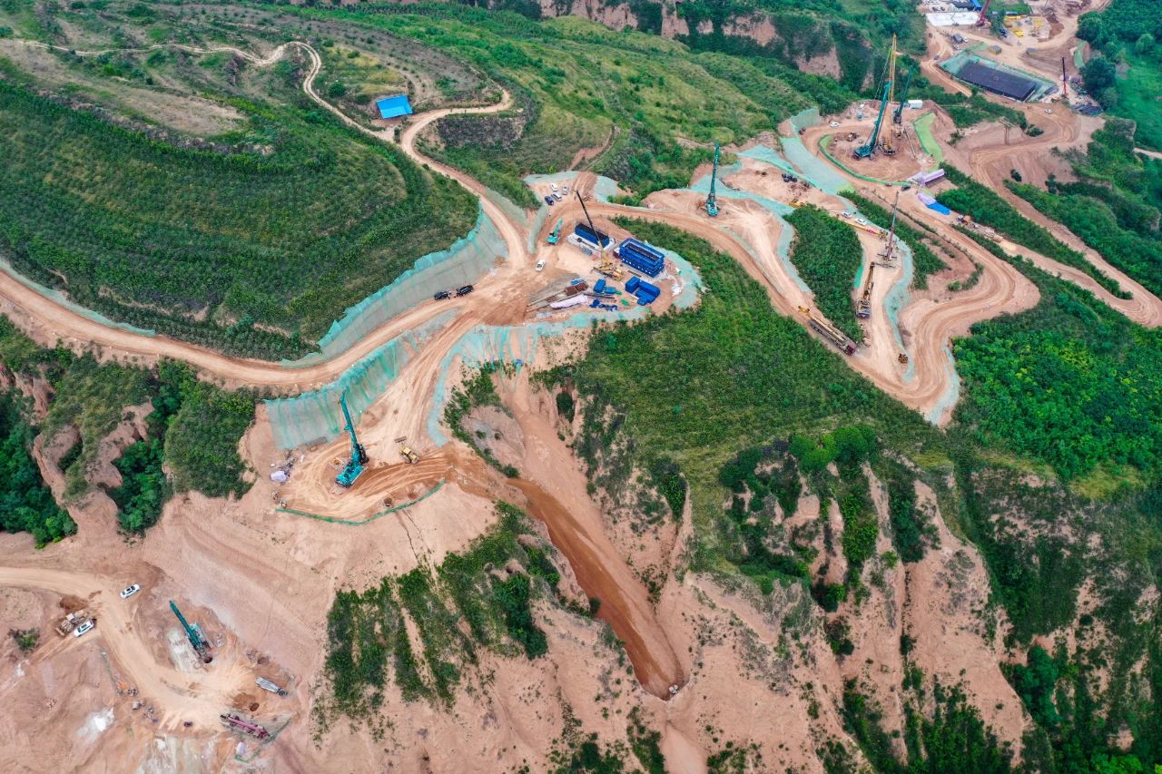 天堑施工，玉皇阁二号特大桥桩基主力军是米兰平台-米兰(中国)
智能旋挖钻机 | 百年风华筑锦绣米兰平台-米兰(中国)
（3）