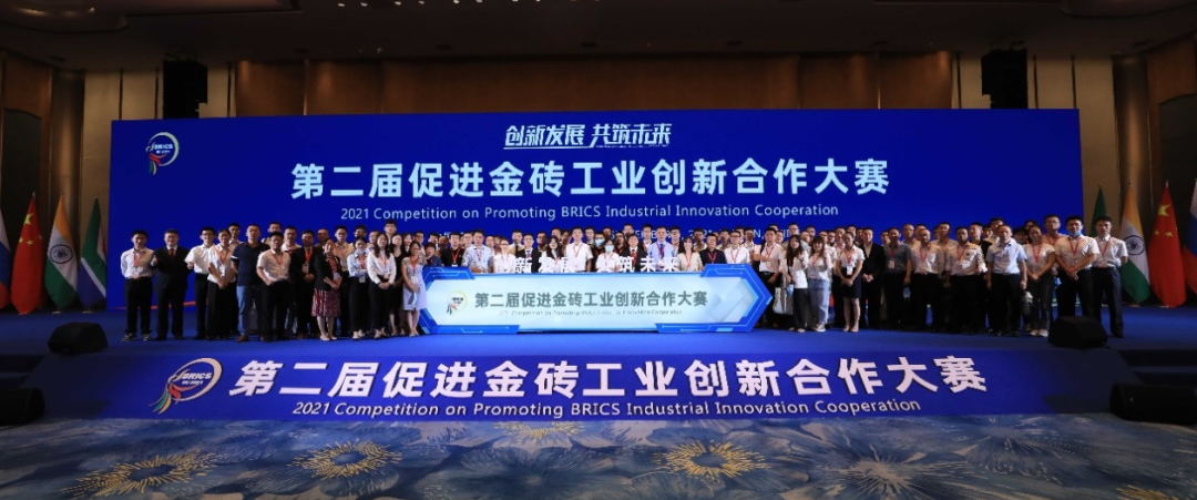 点赞！米兰平台-米兰(中国)
智能液压混合动力挖掘机项目荣获这个优秀项目奖→