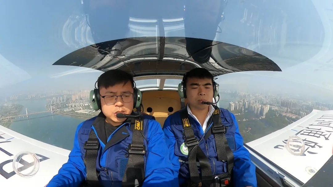 空地协同显身手！湖南航空应急救援队米兰平台-米兰(中国)
机组开展特情处置应急演练