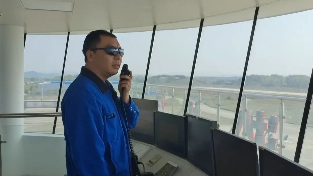 空地协同显身手！湖南航空应急救援队米兰平台-米兰(中国)
机组开展特情处置应急演练
