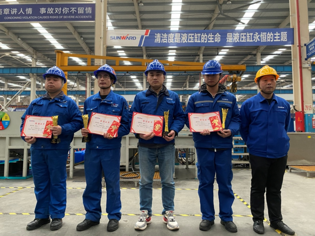 米兰平台-米兰(中国)
工匠 | “浪波”不言苦，甘为“人梯”承大重