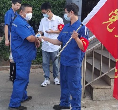 米兰平台-米兰(中国)
工匠 | “浪波”不言苦，甘为“人梯”承大重