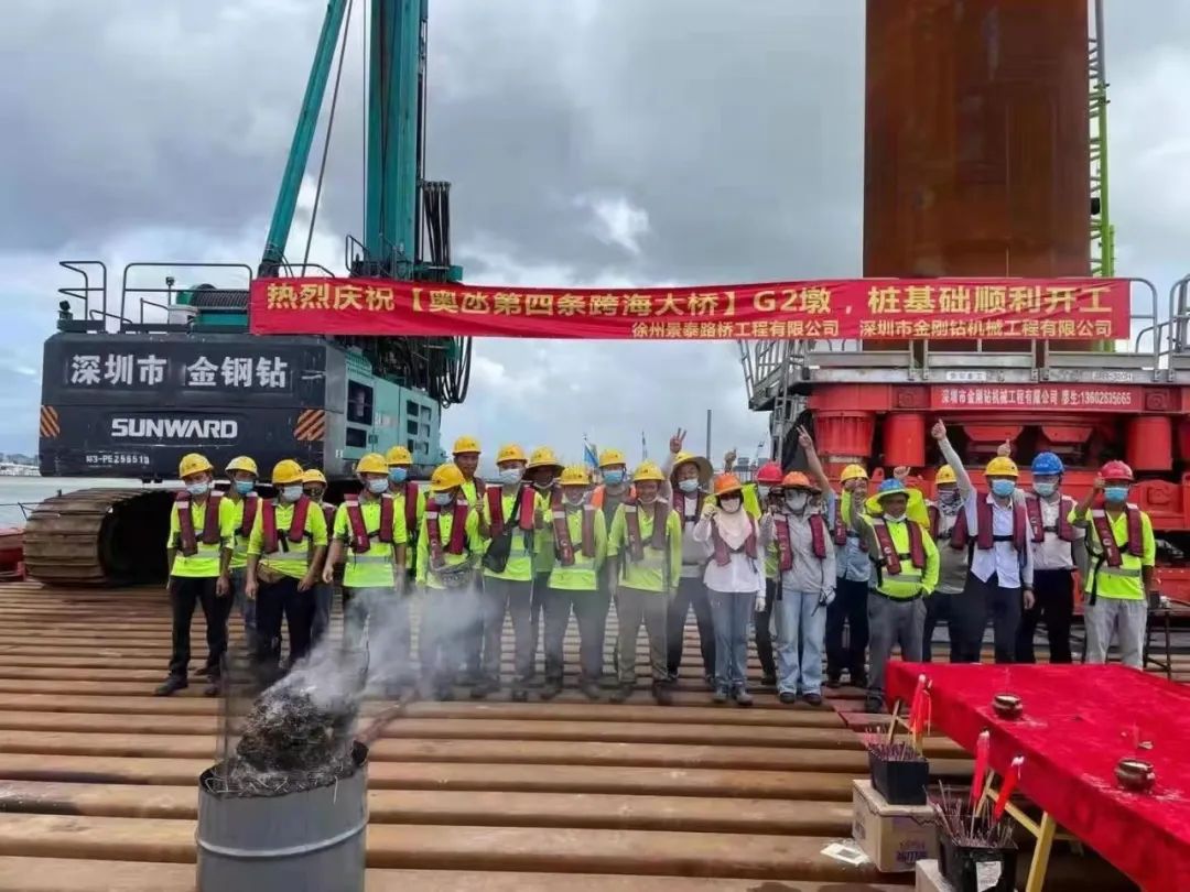 乘风破浪的旋挖钻机！米兰平台-米兰(中国)
智能助建澳氹第四跨海大桥