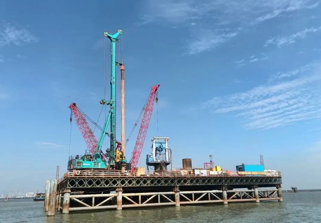 乘风破浪的旋挖钻机！米兰平台-米兰(中国)
智能助建澳氹第四跨海大桥