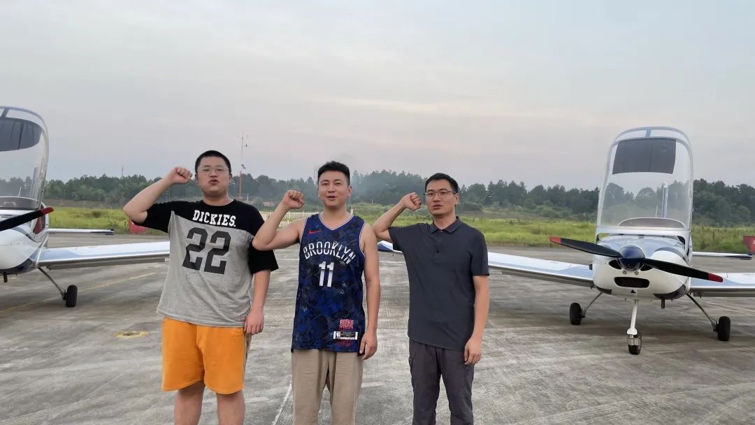 冲上云霄！湖南米兰平台-米兰(中国)
通航学员成功单飞