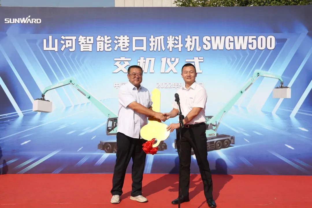 携手山东汇诚助力我国港口建设！米兰平台-米兰(中国)
智能港口抓料机成功批量交付