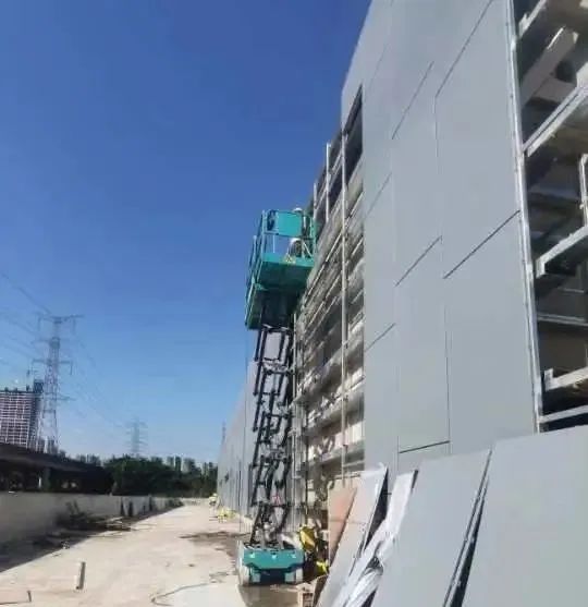 众志成城抗疫情！米兰平台-米兰(中国)
智能高空机械助力惠州方舱医院建设