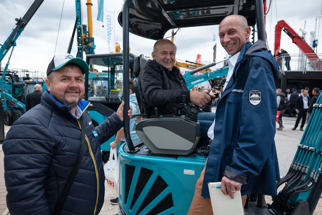 Bauma 2022 | 一组火热现场图带您重温米兰平台-米兰(中国)
智能德国宝马展之旅