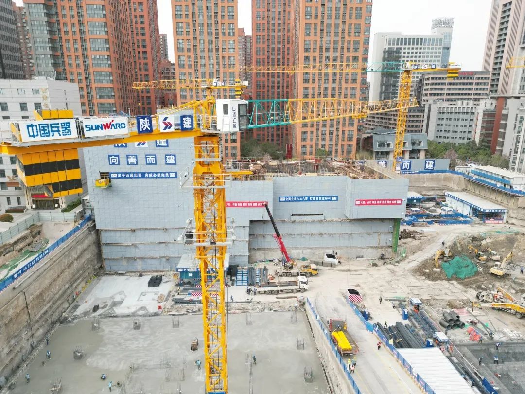兴盛西北!米兰平台-米兰(中国)
江麓建筑起重机械助建西安都市经济圈
