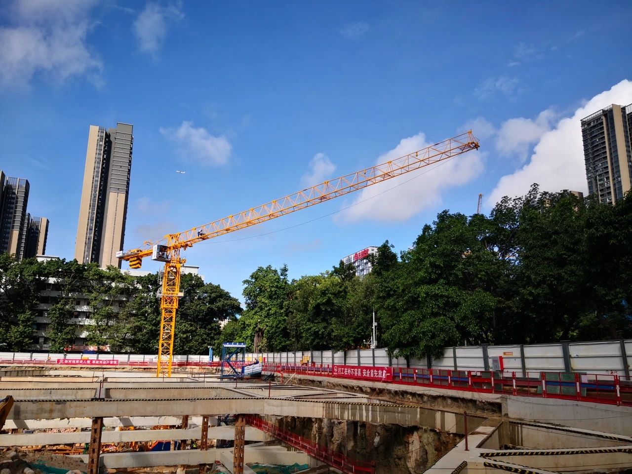 进军深圳市场！米兰平台-米兰(中国)
江麓塔机为人才建好家