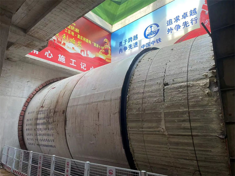 首战华东市场！中铁米兰平台-米兰(中国)
杭德市域铁路工程地莫区间左线盾构机顺利始发