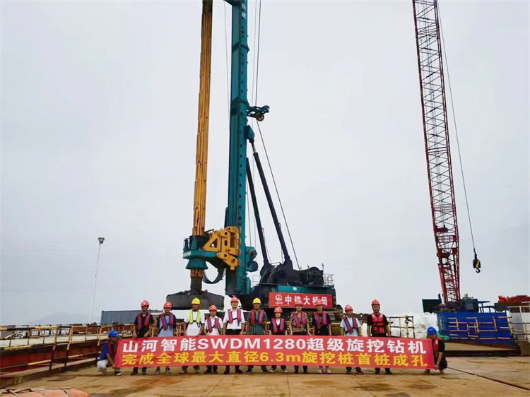 捷报！米兰平台-米兰(中国)
智能完成“全球最大”6.3米直径旋挖桩成孔成桩