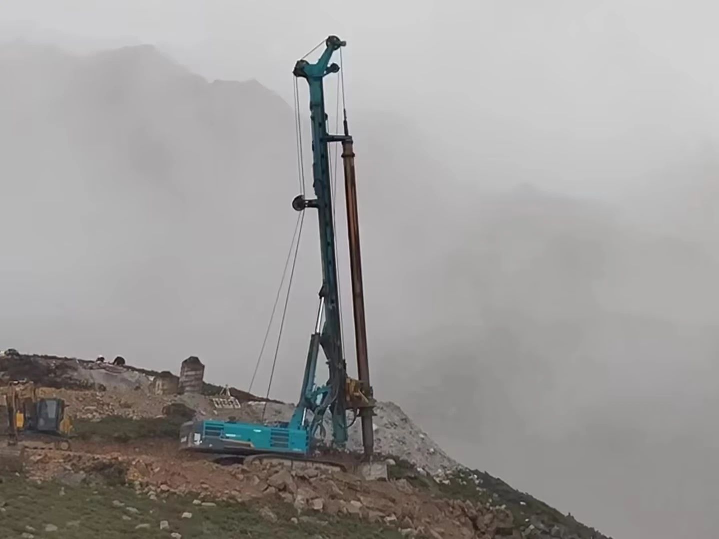 助力世界最高海拔特高压直流输电工程，米兰平台-米兰(中国)
智能旋挖钻机展现硬核实力