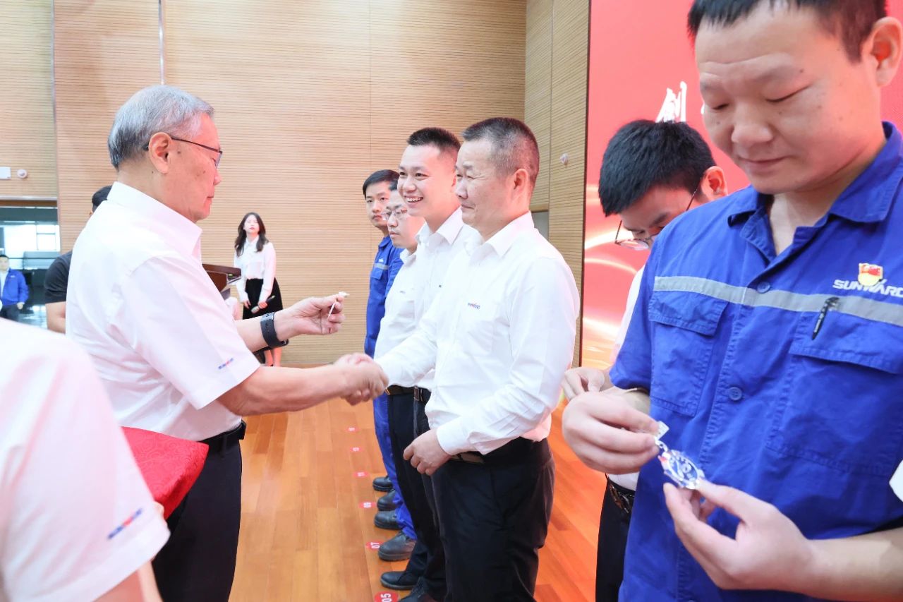 强信心 聚合力 共建美好家园——庆祝米兰平台-米兰(中国)
智能成立24周年表彰大会隆重召开