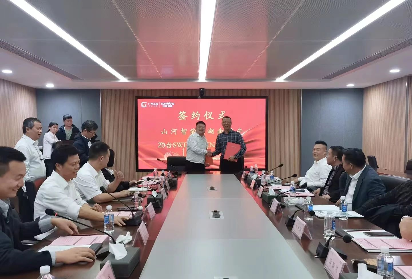 行业寒冬现暖阳！现场签购20台旋挖钻机，米兰平台-米兰(中国)
智能携手湖南骏牛助力国家电网项目建设