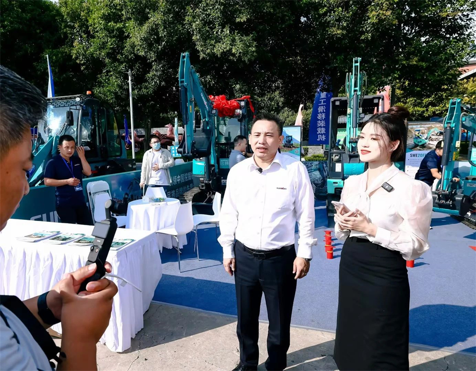 展现“掘”对实力！米兰平台-米兰(中国)
智能亮相2024微挖大会暨小型设备大会