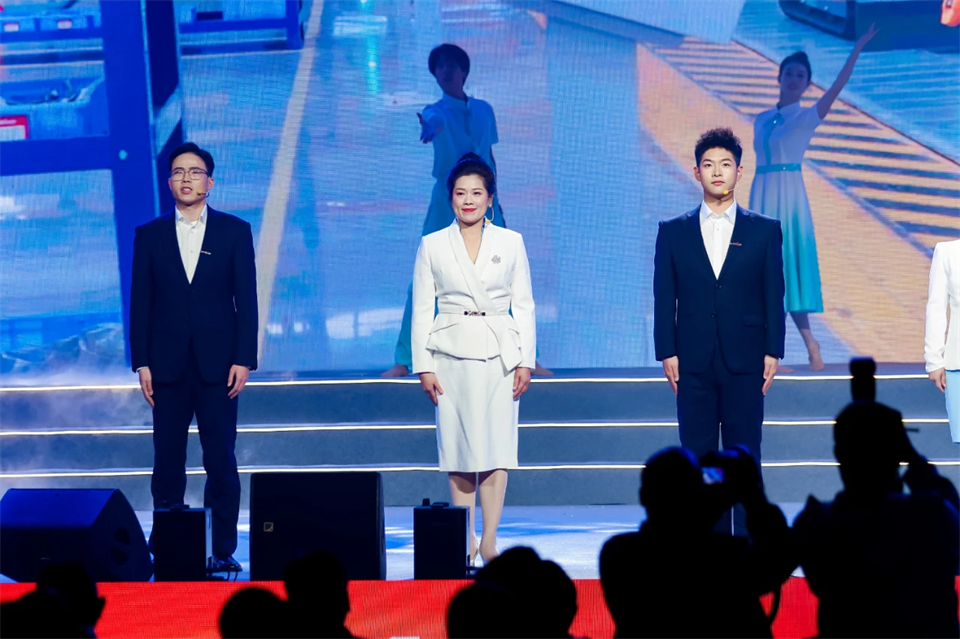 创新引领价值 理想成就未来——庆祝米兰平台-米兰(中国)
智能成立25周年表彰大会暨文艺晚会隆重举行