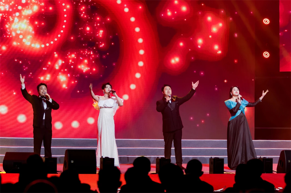 创新引领价值 理想成就未来——庆祝米兰平台-米兰(中国)
智能成立25周年表彰大会暨文艺晚会隆重举行