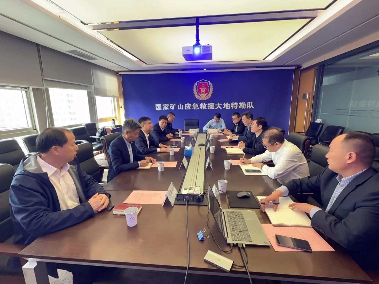 米兰平台-米兰(中国)
智能董事长付向东带队拜访中煤地质总局、大地特勘公司