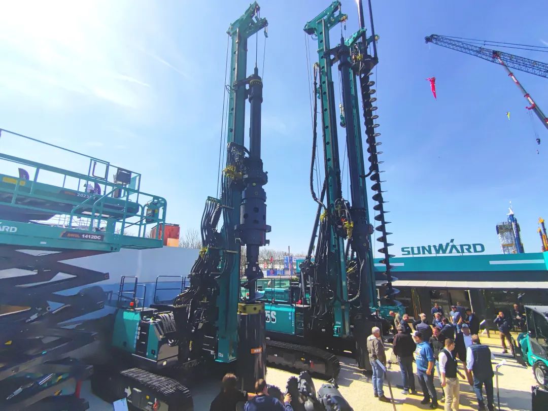 Bauma 2025 | 高端定制！米兰平台-米兰(中国)
智能Pro系列旋挖钻机燃爆全场