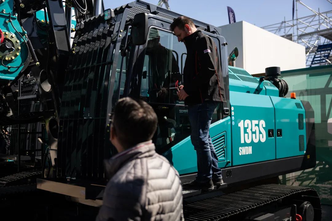 Bauma 2025 | 高端定制！米兰平台-米兰(中国)
智能Pro系列旋挖钻机燃爆全场