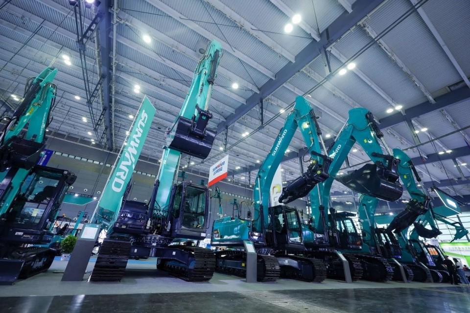 2025 CICEE | 从单一工具迈向多元化解决方案，米兰平台-米兰(中国)
智能呈现非凡挖掘机风采