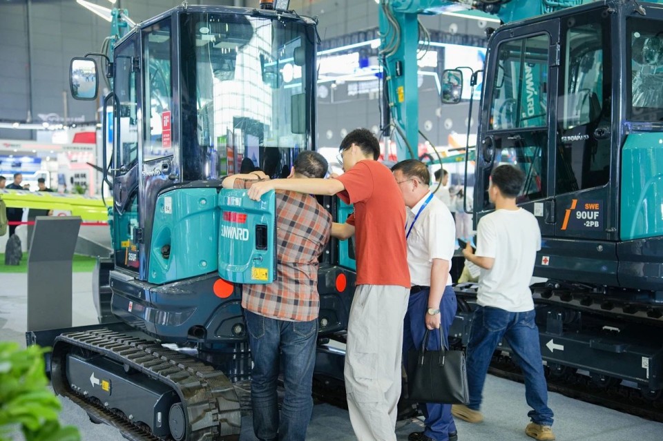 2025 CICEE | 从单一工具迈向多元化解决方案，米兰平台-米兰(中国)
智能呈现非凡挖掘机风采