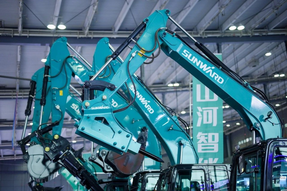 2025 CICEE | 从单一工具迈向多元化解决方案，米兰平台-米兰(中国)
智能呈现非凡挖掘机风采