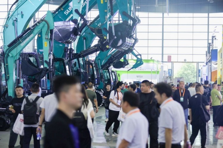 2025 CICEE | 打造极致精品化，米兰平台-米兰(中国)
智能挖掘机“圈粉”长沙展