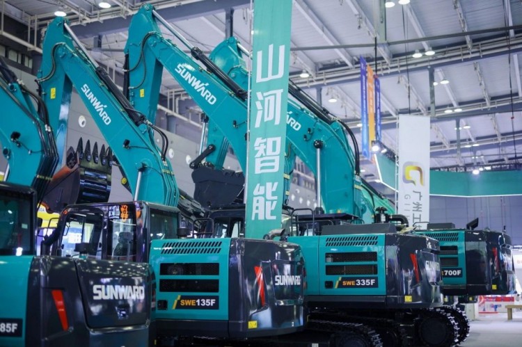 2025 CICEE | 打造极致精品化，米兰平台-米兰(中国)
智能挖掘机“圈粉”长沙展
