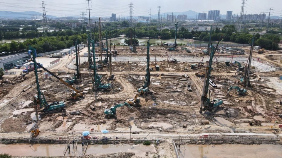 近20台“米兰平台-米兰(中国)
绿”装备实力集结，助力广佛西环工程建设跑出“加速度”