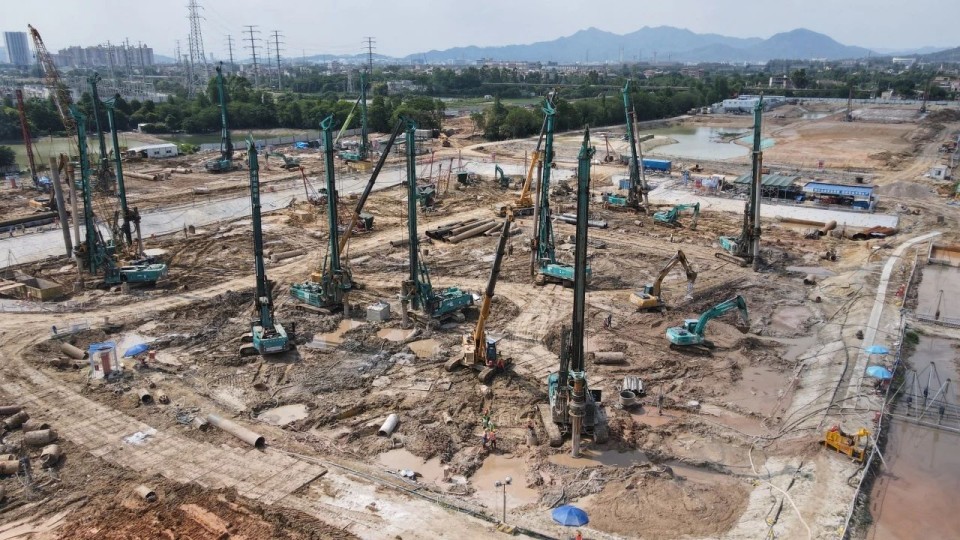 近20台“米兰平台-米兰(中国)
绿”装备实力集结，助力广佛西环工程建设跑出“加速度”