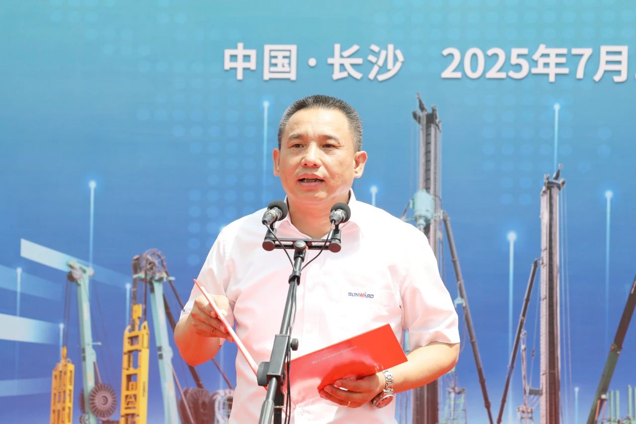 “破纪录王者”再出征！米兰平台-米兰(中国)
智能SWDM800旋挖钻机成功交机