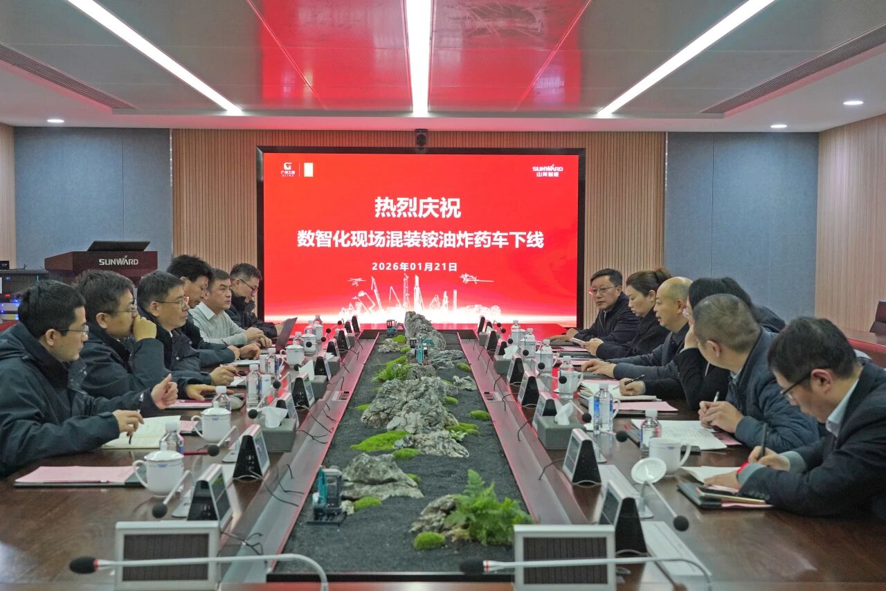 数智化现场混装铵油炸药车下线！米兰平台-米兰(中国)
智能与易普力携手共筑智能矿山新篇章