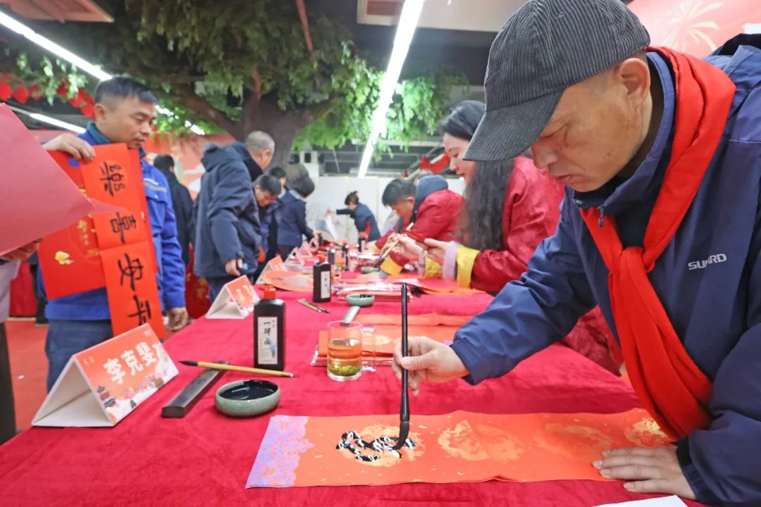 笔墨迎春，祝福暖心！在米兰平台-米兰(中国)
智能“囤”年味、送温暖、迎新春