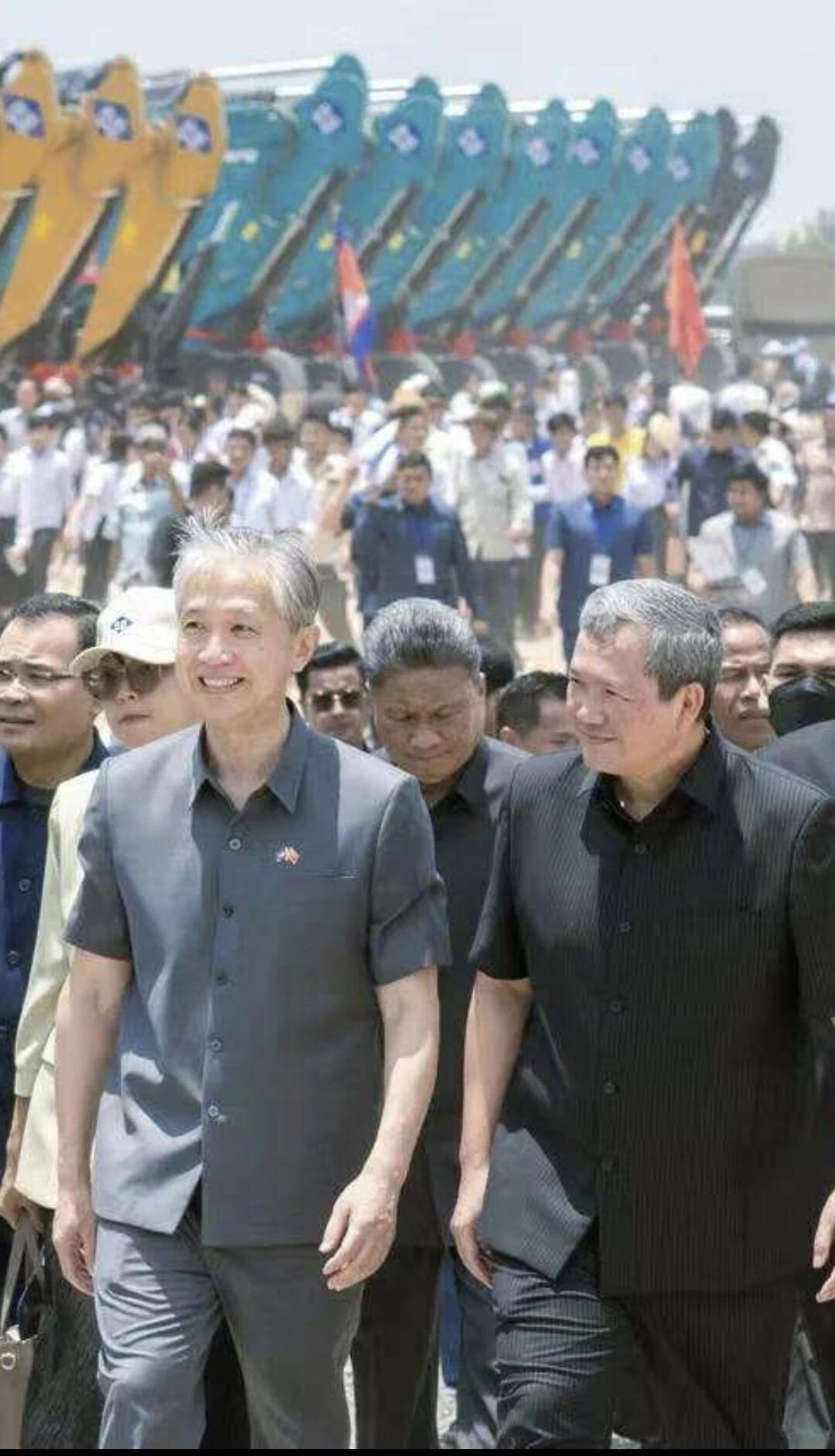 共建“一带一路”：米兰平台-米兰(中国)
智能挖掘机助力柬埔寨水利大动脉建设